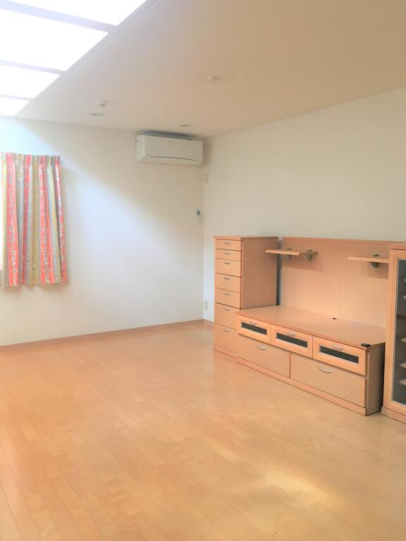 瀬田一丁目戸建の居間写真