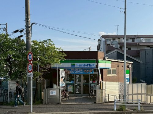 コンビニ　ファミリーマート樽町二丁目店（コンビニ）まで669m