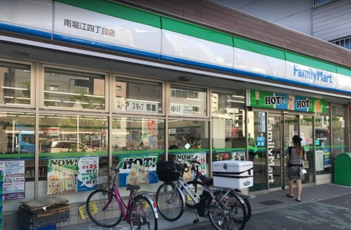コンビニ　ファミリーマート 南堀江四丁目店（コンビニ）まで112m