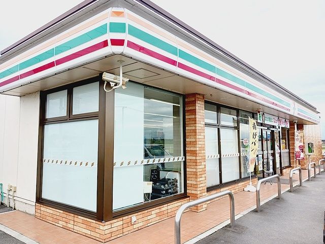 コンビニ　セブンイレブン大里屈戸店（コンビニ）まで686m