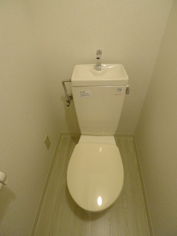 地下鉄桜通線 吹上駅 徒歩7分 4階建 築26年のトイレ写真
