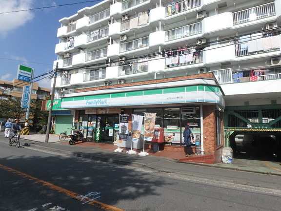 コンビニ　ファミリーマート エクセレンス野川店（コンビニ）まで287m