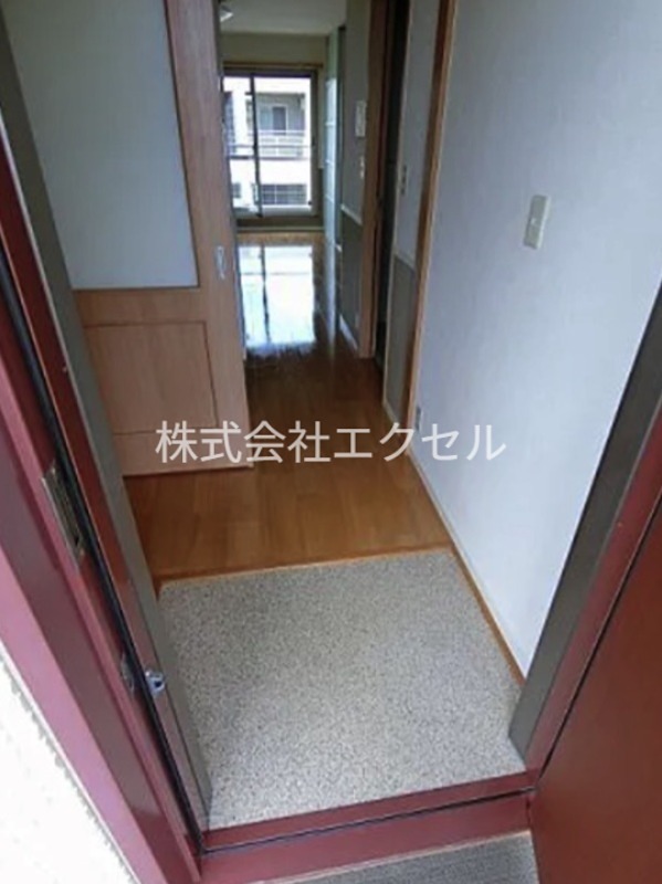 ＪＲ中央線 立川駅 バス乗車時間：15分 最寄りバス停で下車 徒歩3分 3階建 築20年の玄関写真