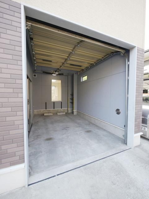 駐車場　★ガレージ付きの物件です★