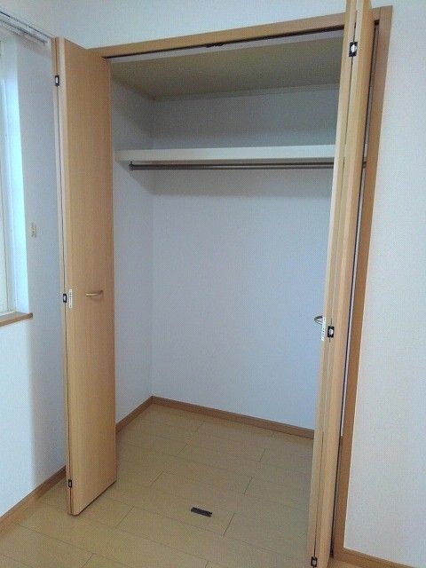 四日市市 2階建 築19年の内装写真