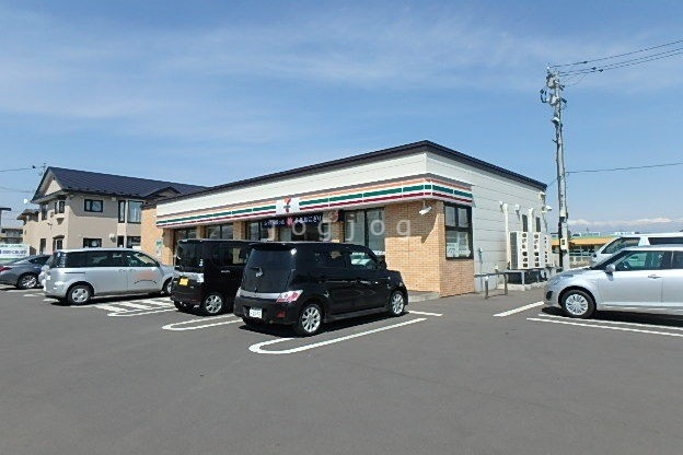 コンビニ　セブンイレブン苫小牧明野新町5丁目店（コンビニ）まで715m