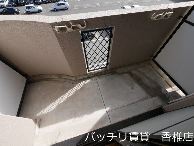 バルコニー　別部屋写真の為現状を優先致します。