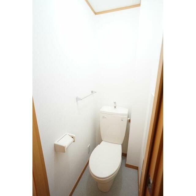 ＪＲ山手線 新大久保駅 徒歩3分 3階建 築21年のトイレ写真