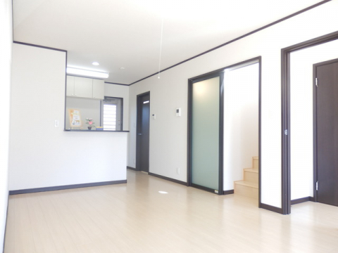 ＪＲ湖西線 堅田駅 徒歩12分 2階建 築14年の居間写真