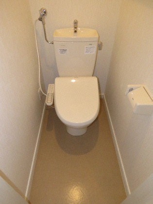 ＪＲ札沼線 篠路駅 徒歩15分 3階建 築11年のトイレ写真