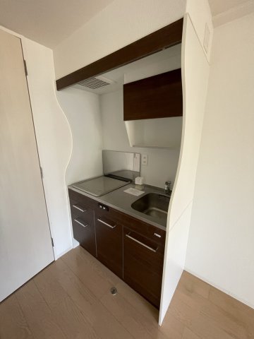 キッチン　イメージとして同建物他部屋を表示しています