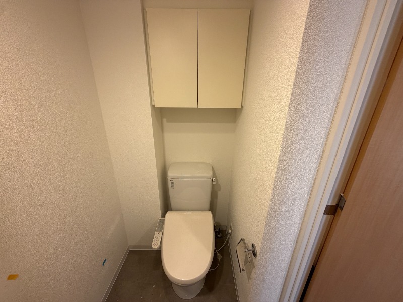 小田急線 下北沢駅 徒歩6分 4階建 築16年のトイレ写真