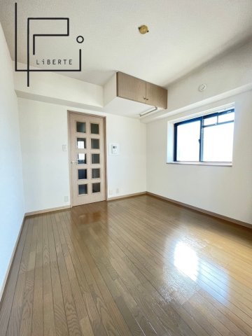 フローリッシュ大濠の居間写真