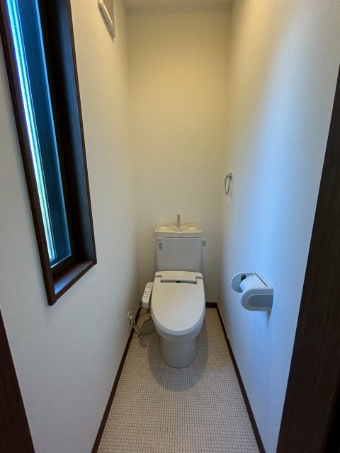 トイレ　※写真はK号室です