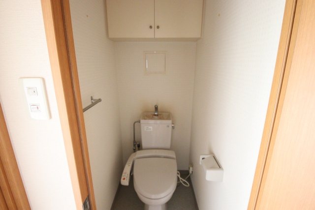 トイレ　※別号室の参考写真のため現況優先です。