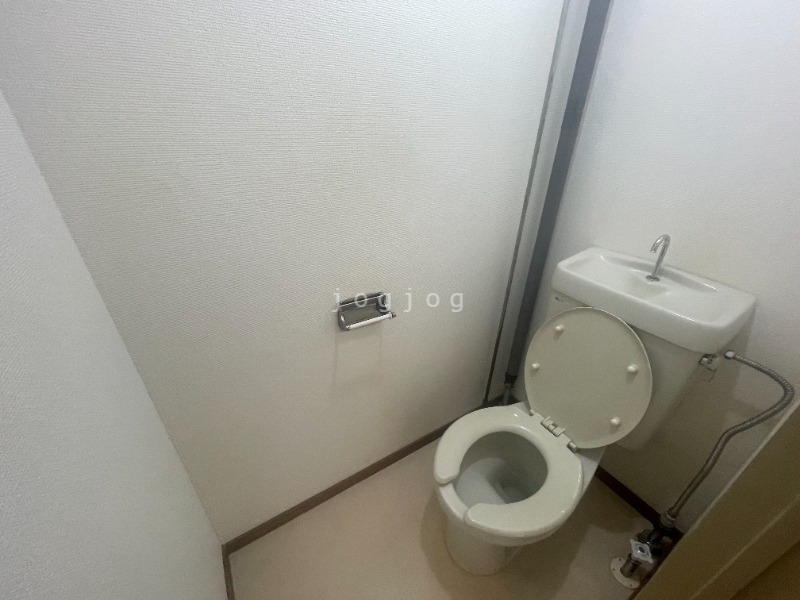 トイレ　当社サービスセンターで温水洗浄便座の設置承ります★