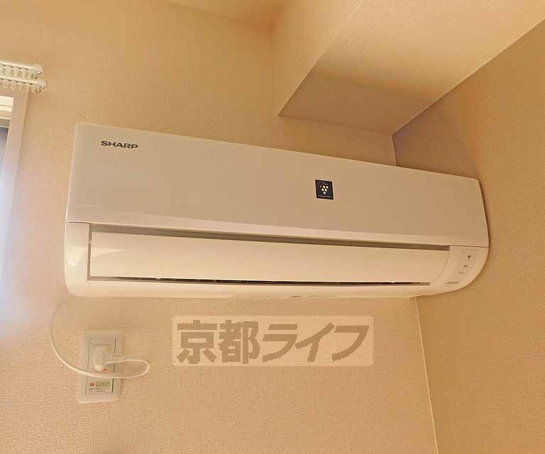 その他設備　エアコン１基がリビングに完備・