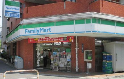 コンビニ　ファミリーマート大井一丁目店（コンビニ）まで888m