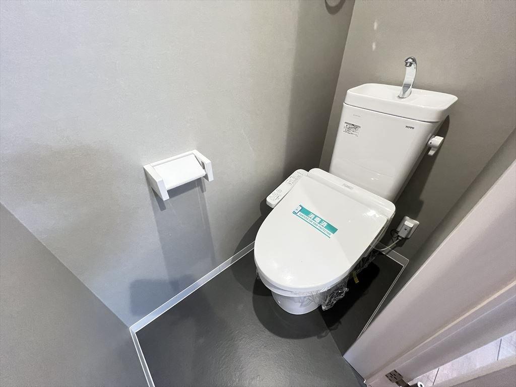 トイレ　※写真は別号室のものですので現状優先とさせていただきます