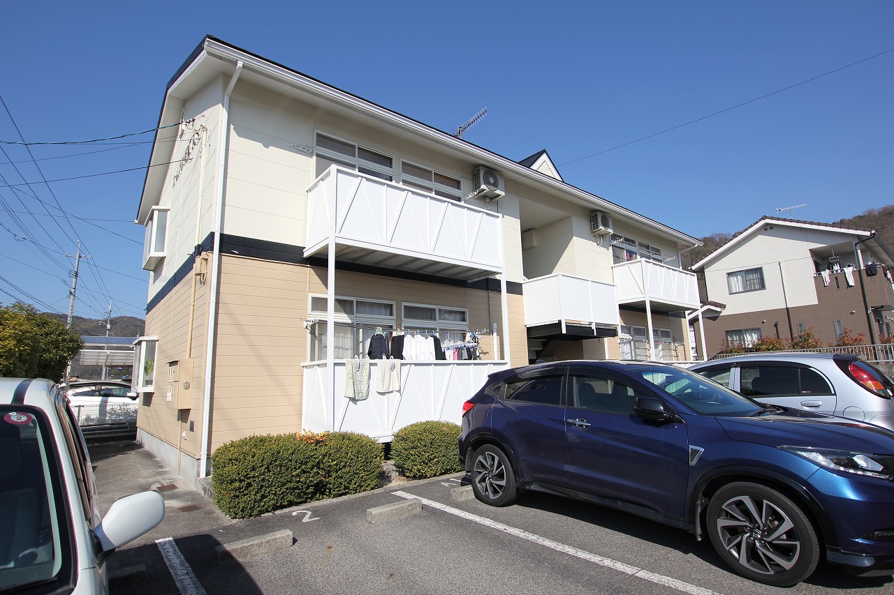 ＪＲ福塩線 道上駅 バス乗車時間：20分 最寄りバス停で下車 徒歩7分 築32年