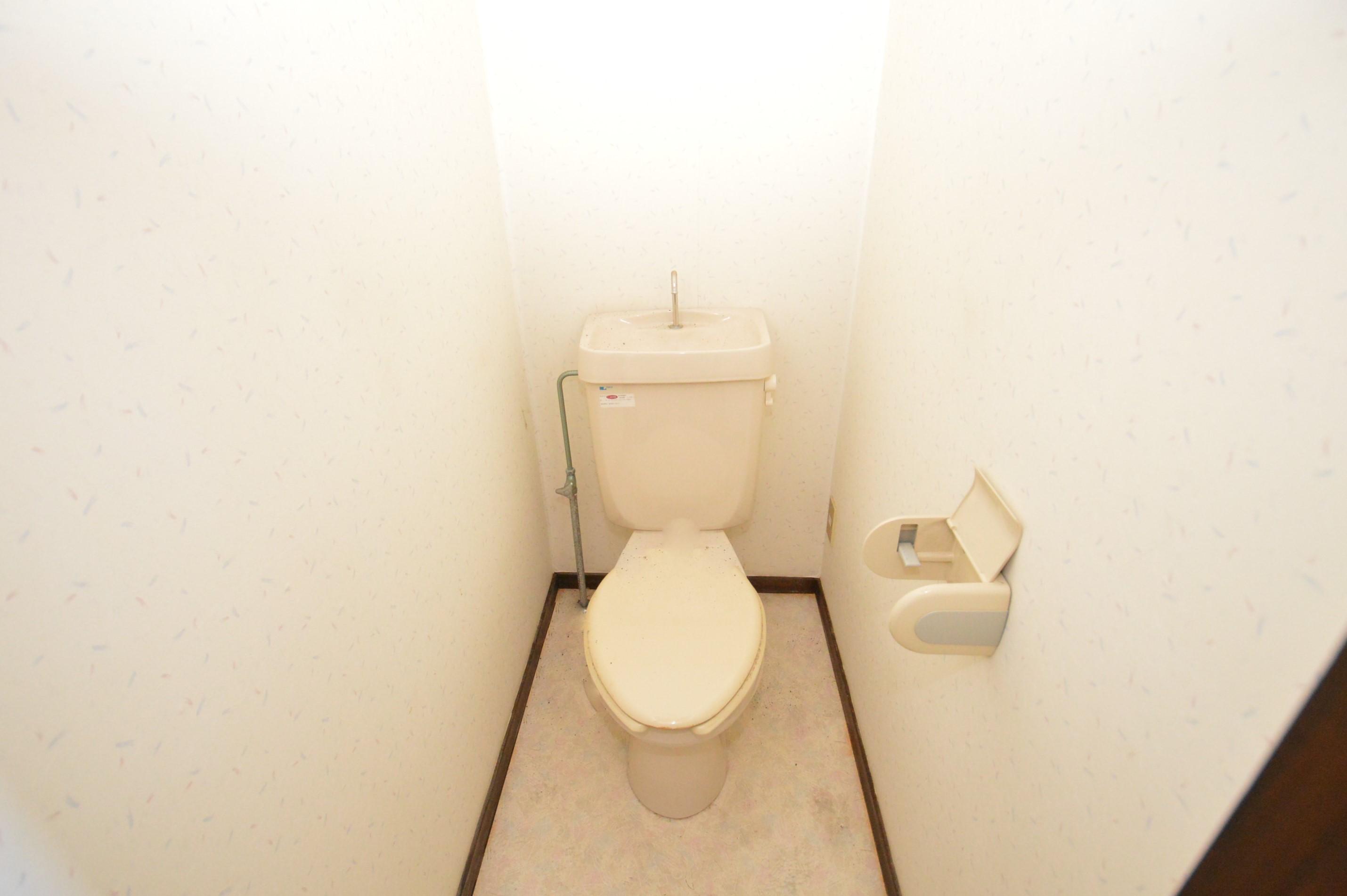トイレ　（参考）他室の写真を使用しています。現況優先となります。