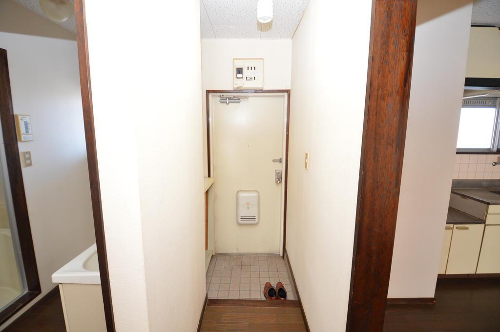 玄関　（参考）他室の写真を使用しています。現況優先となります。