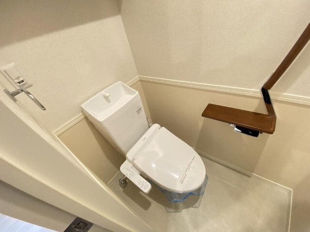 トイレ　同物件別部屋の写真転用