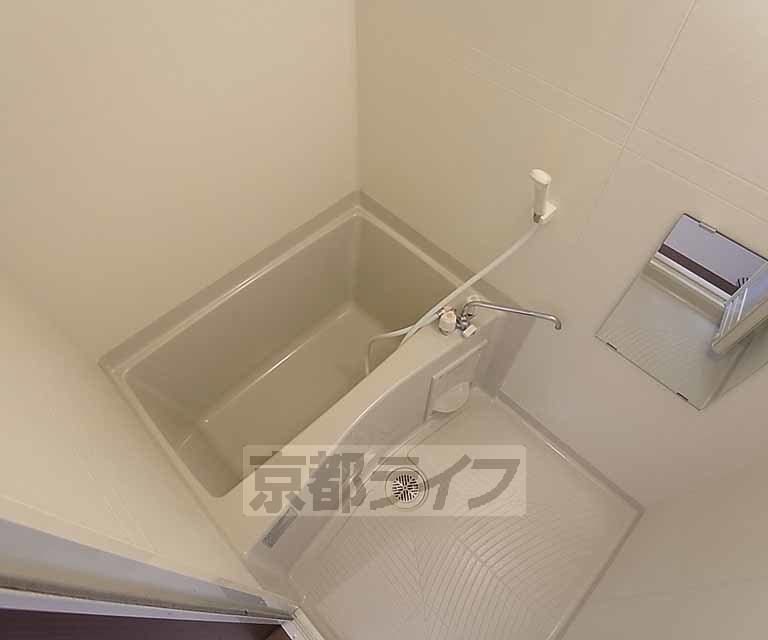 バス・シャワールーム　清潔感のあるお風呂です。