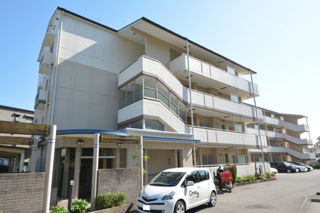 建物外観　モニター付きインターホンで安心です♪