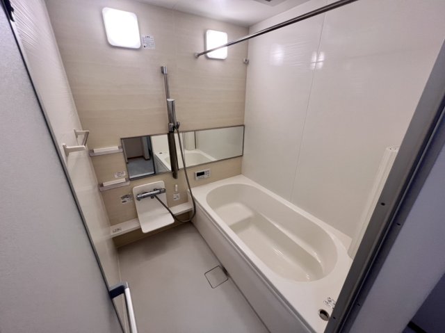 バス・シャワールーム　※同物件他部屋写真　反転・色違いの場合有　現状優先