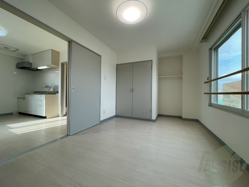 その他部屋・スペース　こちらのお部屋は光が差し込む、温かみのあるお部屋です。