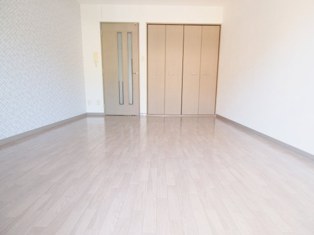 フォブール高志の居間写真