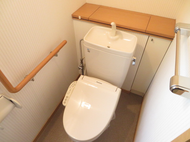 トイレ　1階トイレ・温水洗浄便座