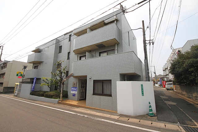 福岡市中央区鳥飼のマンションの建物外観