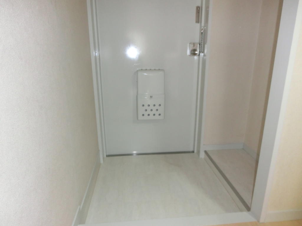 玄関　※写真は別のお部屋のものです。現況を優先させて頂きます。
