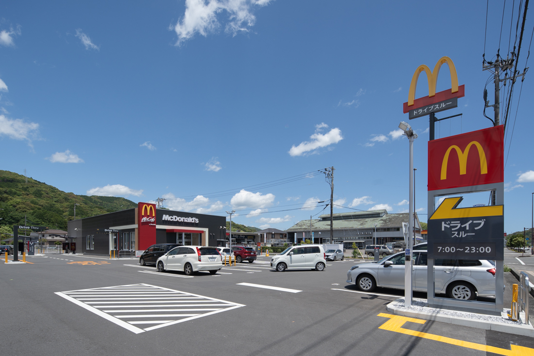 飲食店　マクドナルド56号四万十店（飲食店）まで934m
