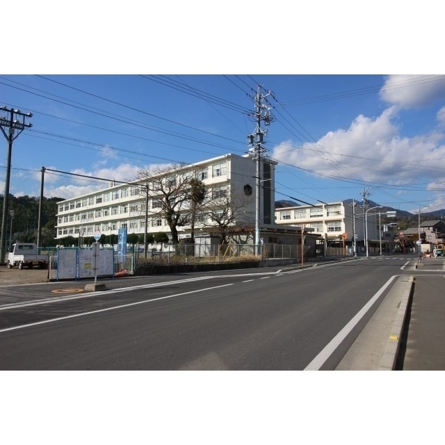 小学校　静岡市立西奈小学校（小学校）まで550m