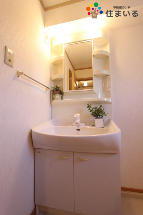 洗面設備　※写真は同型タイプとなります