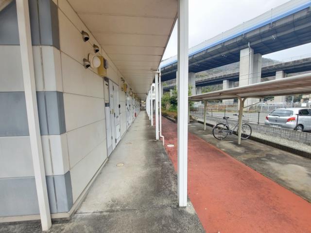 エントランス　駐車場