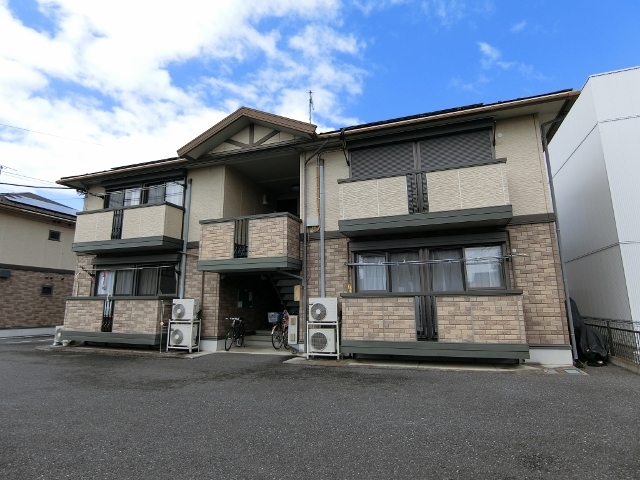 宇都宮市若松原のアパートの建物外観