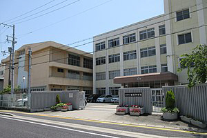 中学校　安室中学校（中学校）まで1864m