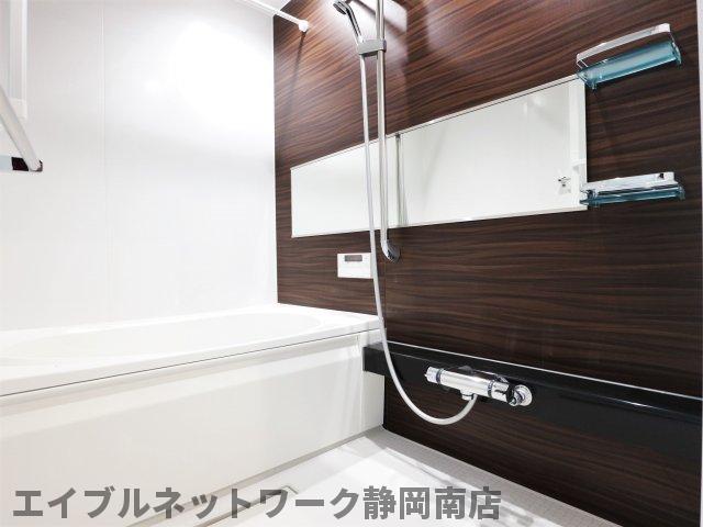 バス・シャワールーム　コンパクトで使いやすいお風呂です