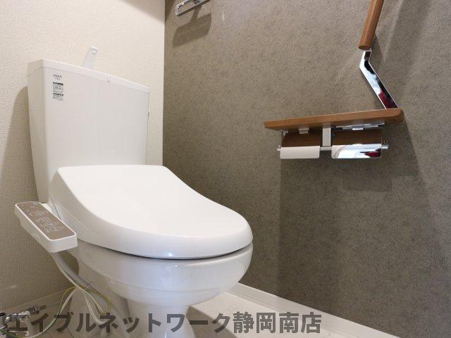 トイレ　落ち着いたトイレです
