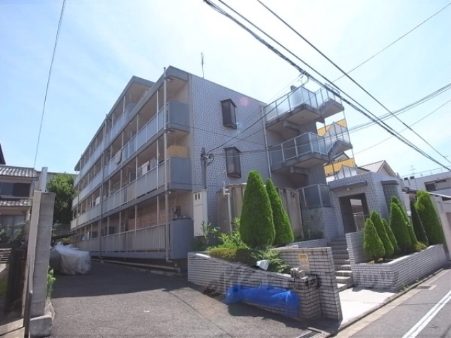 京都市伏見区桃山町立売のマンションの建物外観