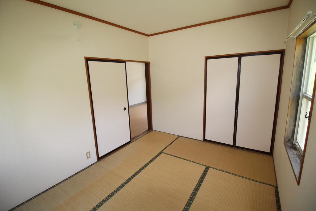 ネオコーポヤマザキの居間写真