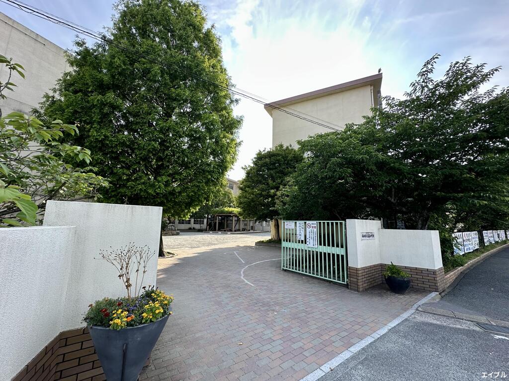 中学校　高取中学校（中学校）まで1200m