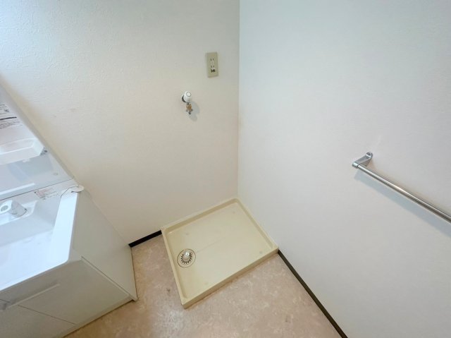 その他設備　嬉しい室内洗濯機置場。これで洗濯機も長持ちしますね。