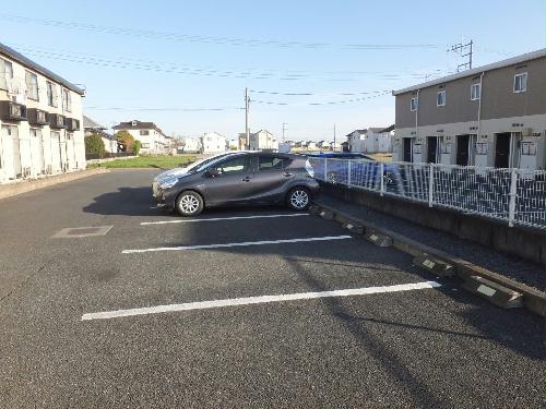 【レオパレスカームの駐車場】