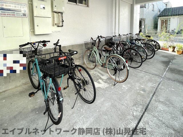 建物外観　駐輪場