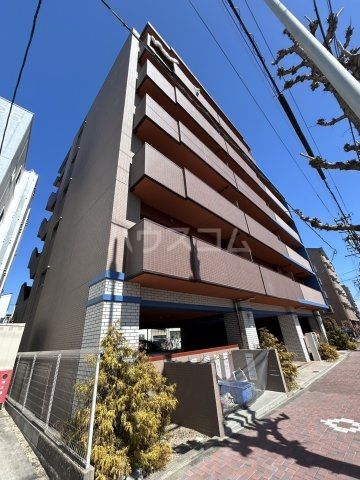 名古屋市中村区稲葉地本通のマンションの建物外観